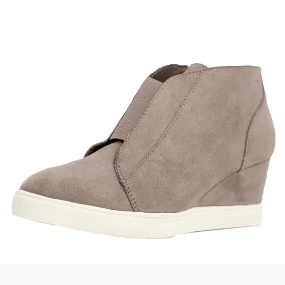 Shoes - Size 5 Grey Faux Suede Elastic Band Front Wedge